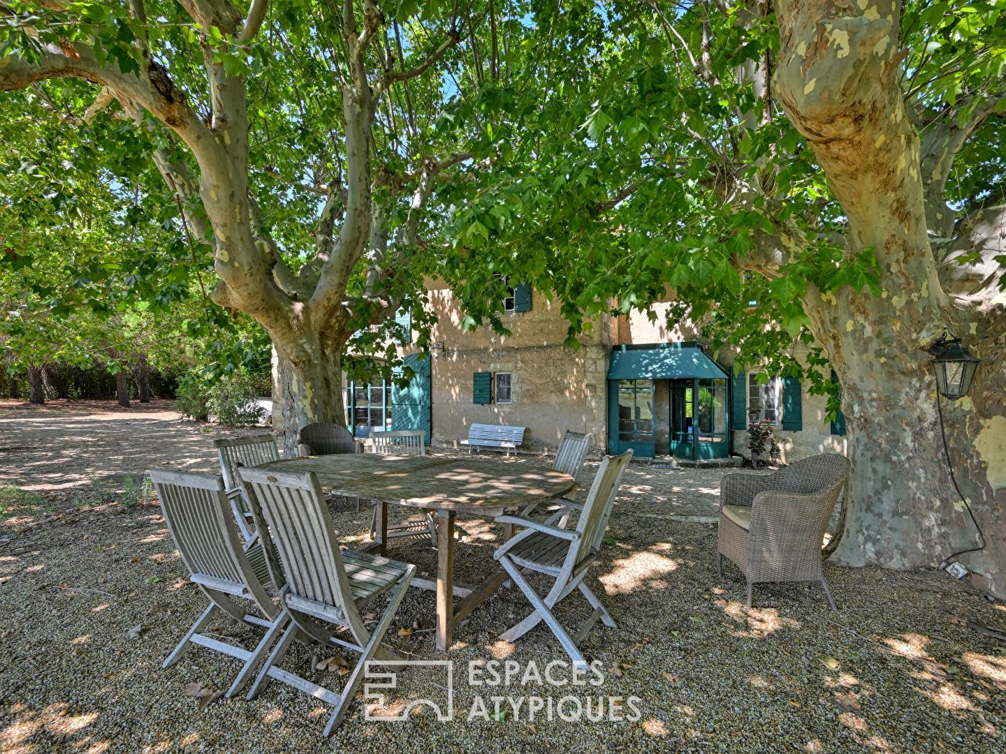 Maison familiale authentique avec piscine en Petite Camargue
