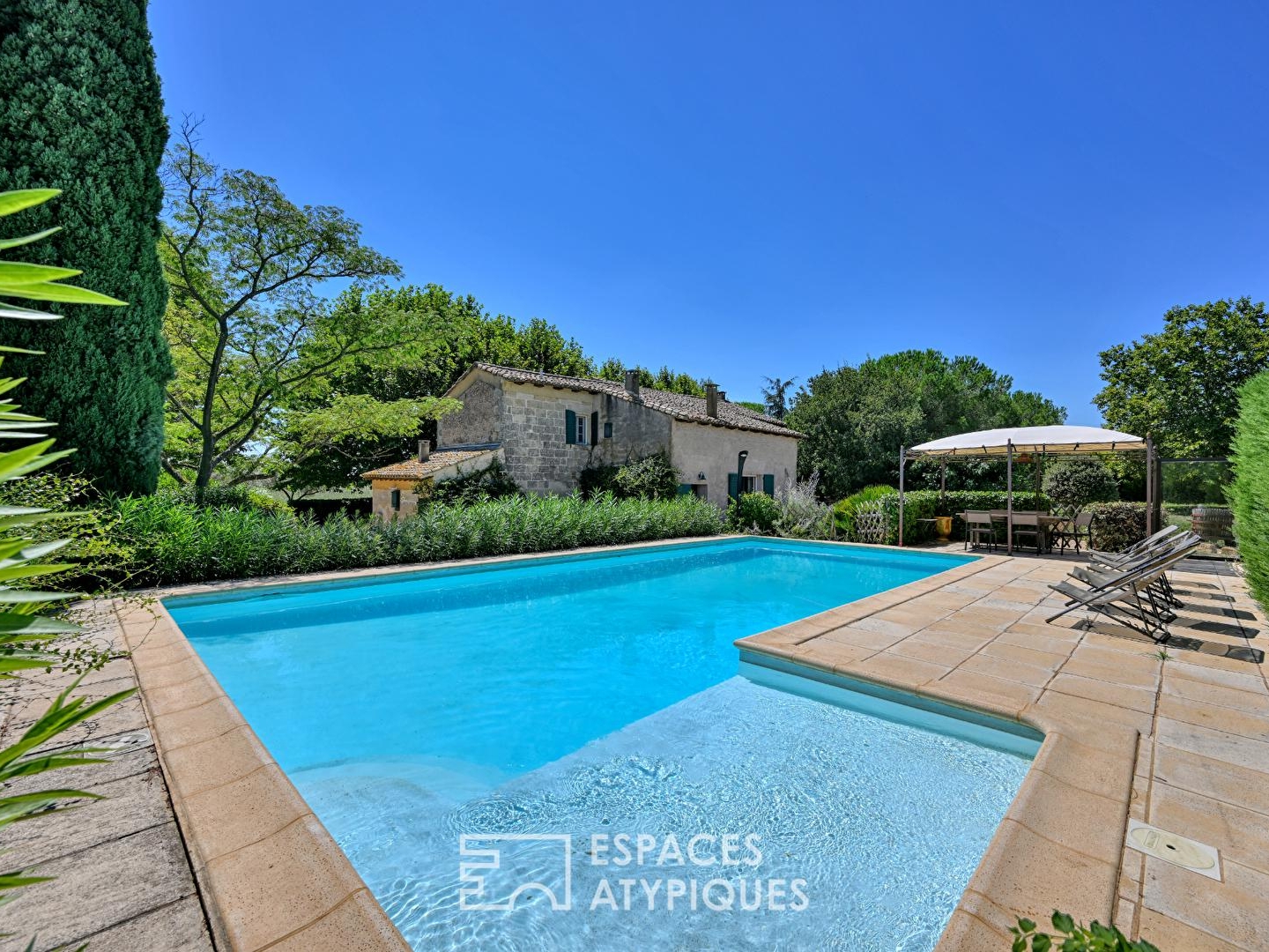 Maison à vendre - 6 pièces - 286m2 - Vauvert (30600)