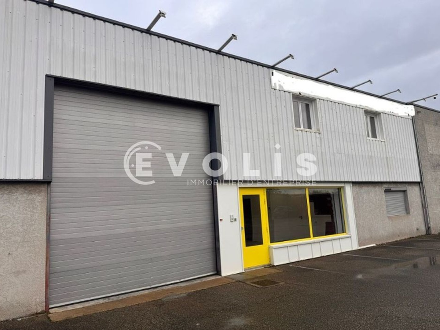 Locaux d'activité - A VENDRE OU A LOUER - 494 m² non divisibles