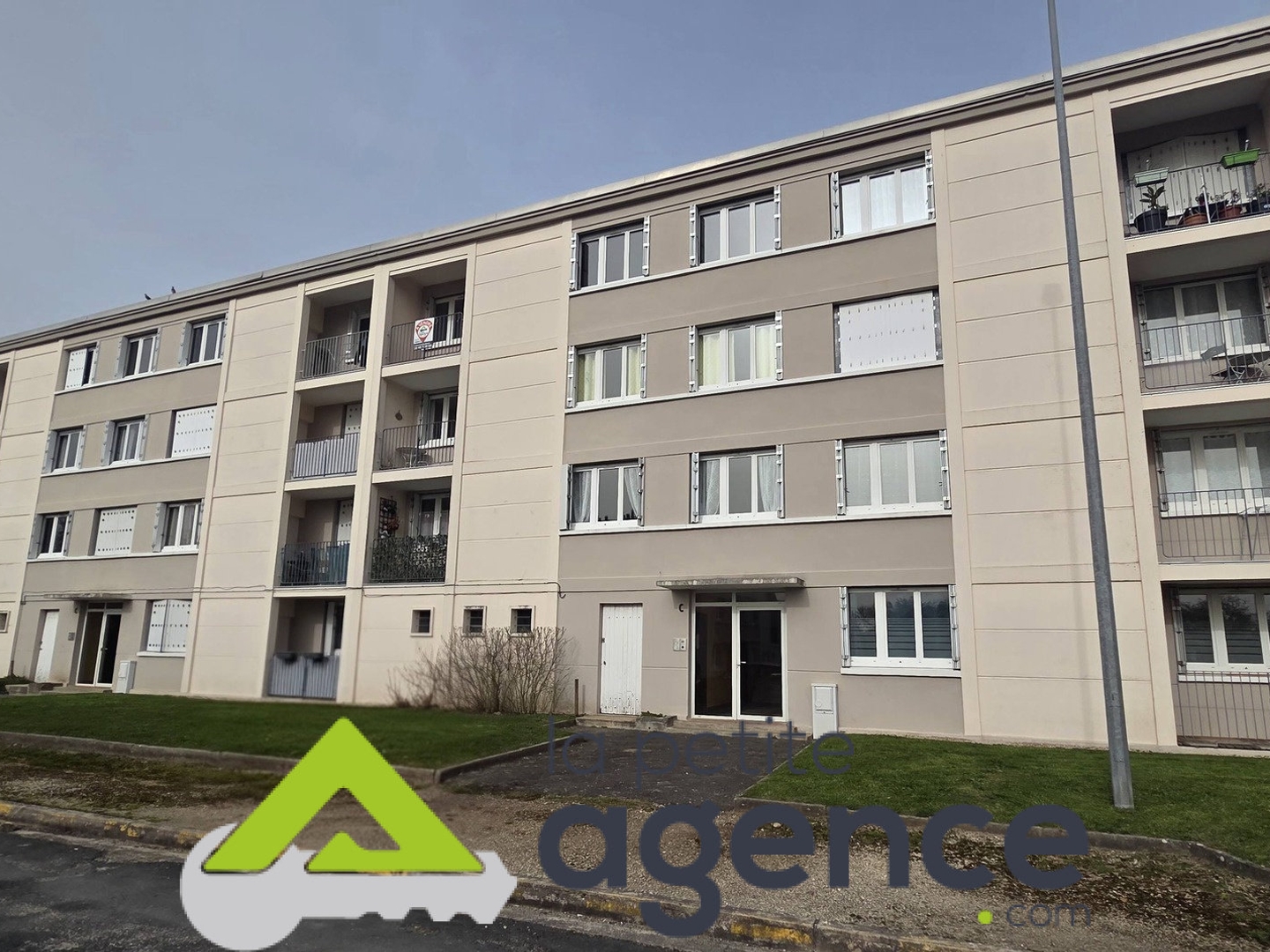 Appartement à vendre - 3 pièces - 66m2 - Vierzon (18100)