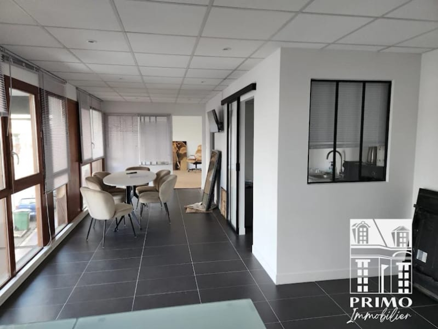 Local 2 pièces 53 m²