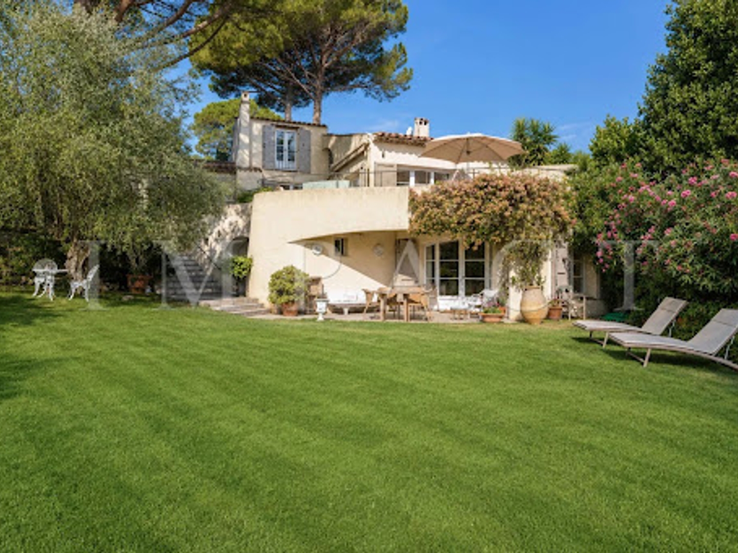 Maison à vendre - 4 pièces - 193m2 - Mouans-Sartoux (06370)