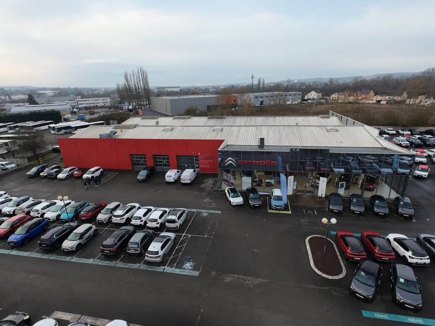 Local commercial 10 pièces 2654 m²