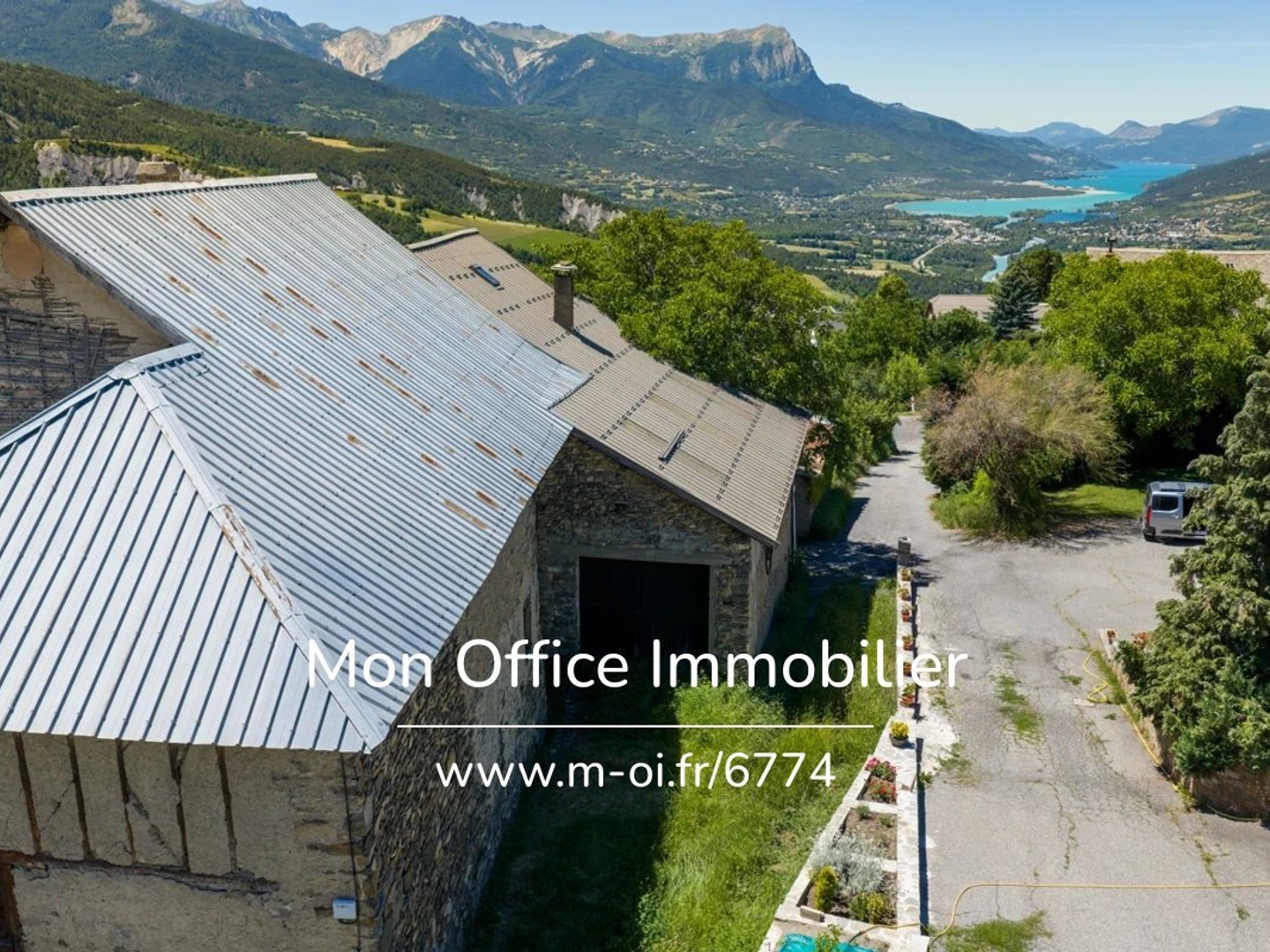 Vends maison à rénover - 150 m² - 4 pièces, 2 chambres - Saint-André-d'Embrun 05200