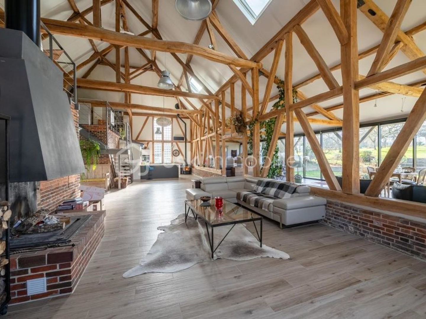 Ensemble Immobilier : somptueux loft avec ses grands volumes + sa longère indépendante, le tout sur un terrain clos et arboré !