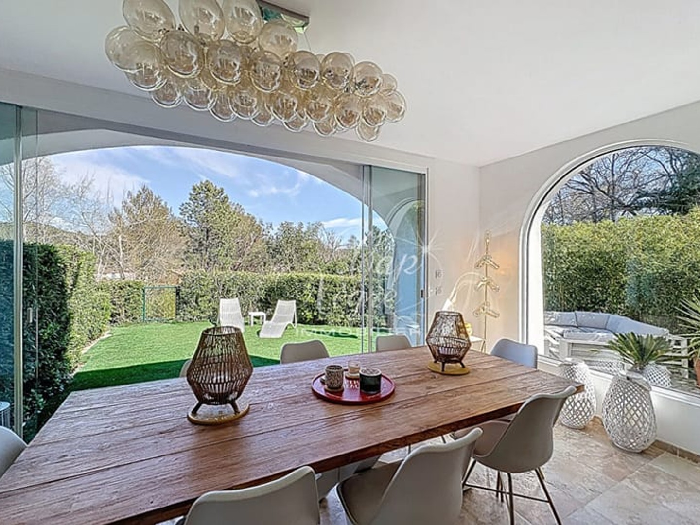 MAISON DE CHARME RÉNOVÉE PROCHE PLAGE AVEC PISCINE ET GARAGE À VENDRE À GRIMAUD - GOLFE DE SAINT TROPEZ