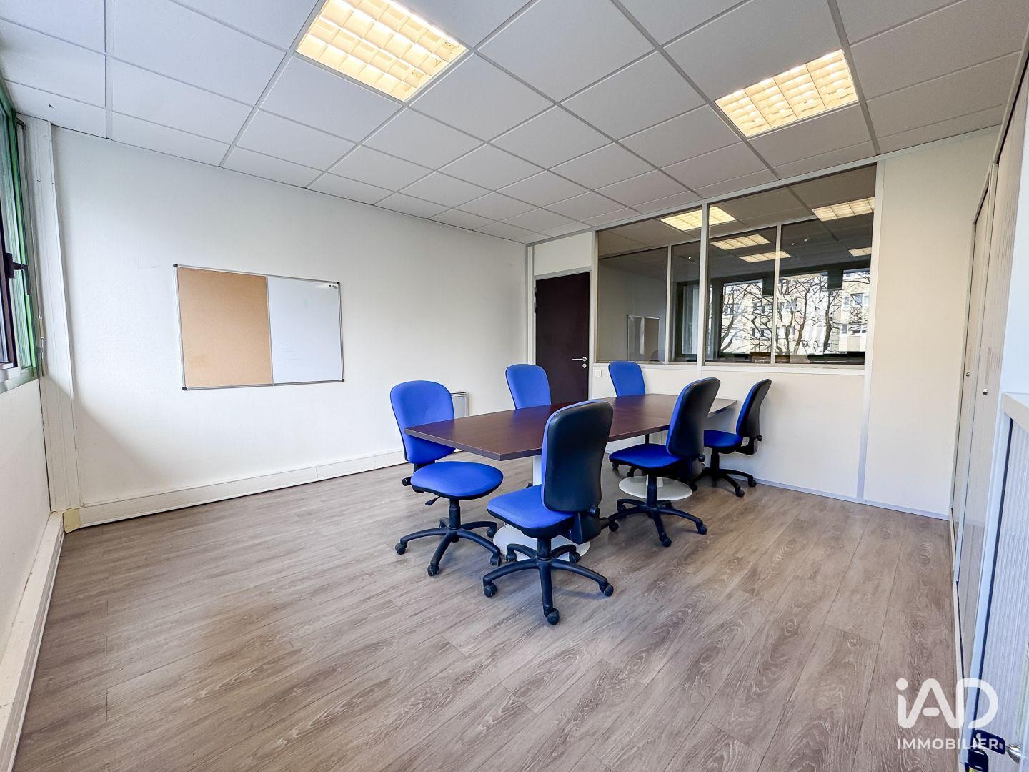 Local commercial 2 pièces 330 m²
