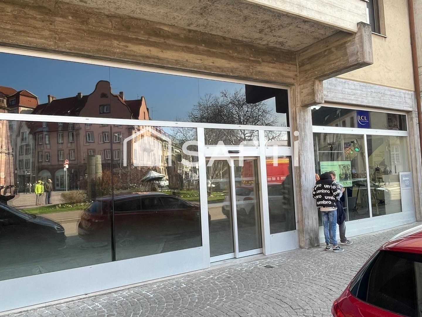 240 m² en face du théâtre !