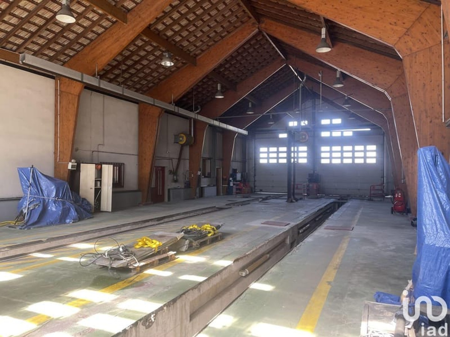 Immeuble commercial 680 m²