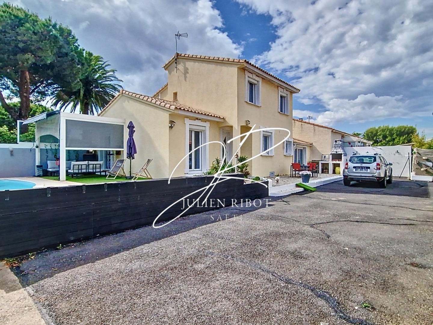 Maison T6 5 chambres 138 m², grand garage, piscine