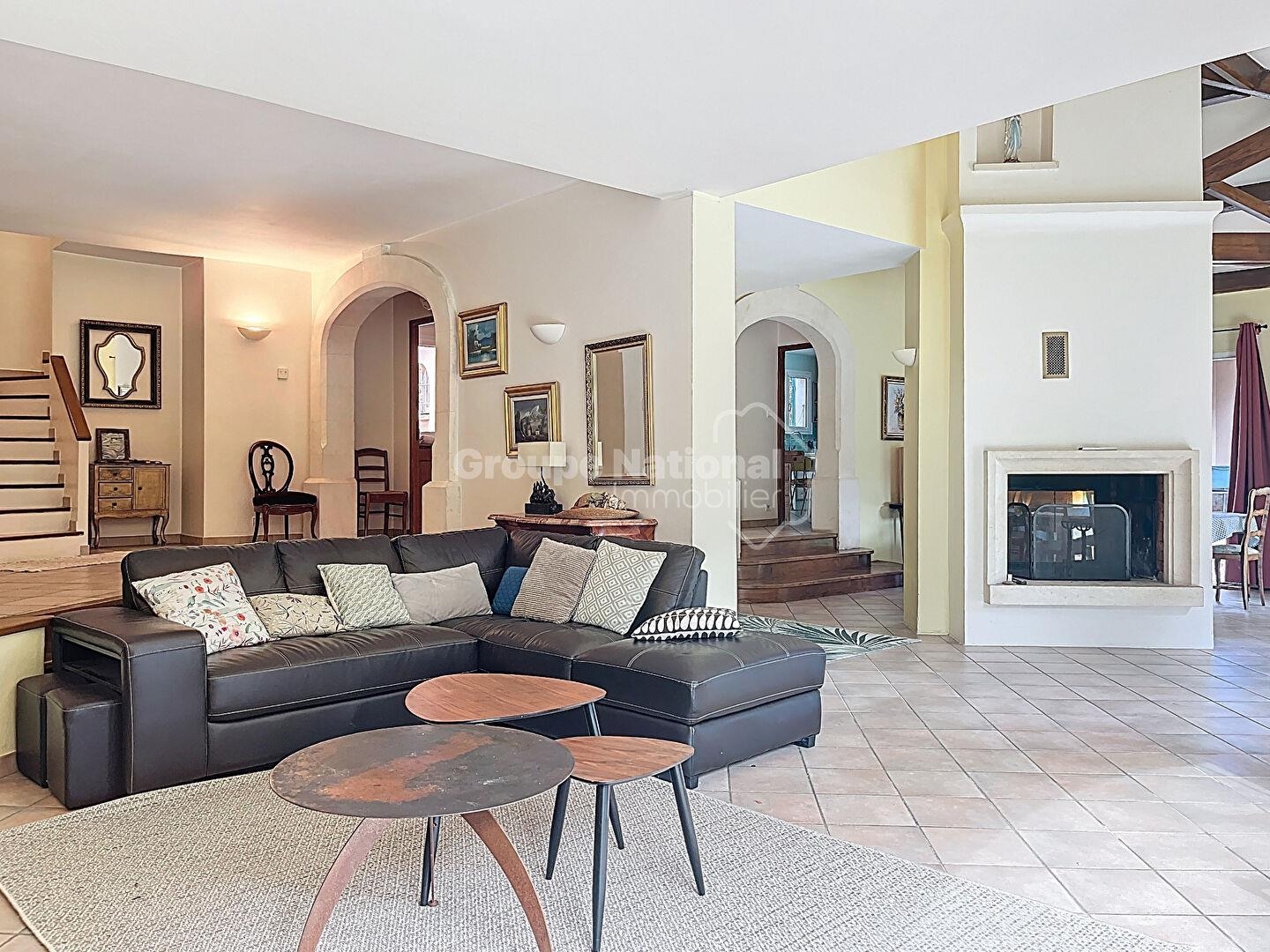 Maison à vendre - 5 pièces - 190m2 - Piolenc (84420)