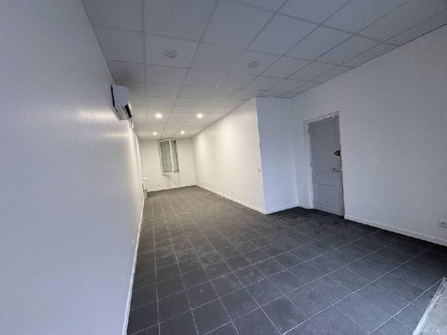 Commerce 1 pièce 37 m²