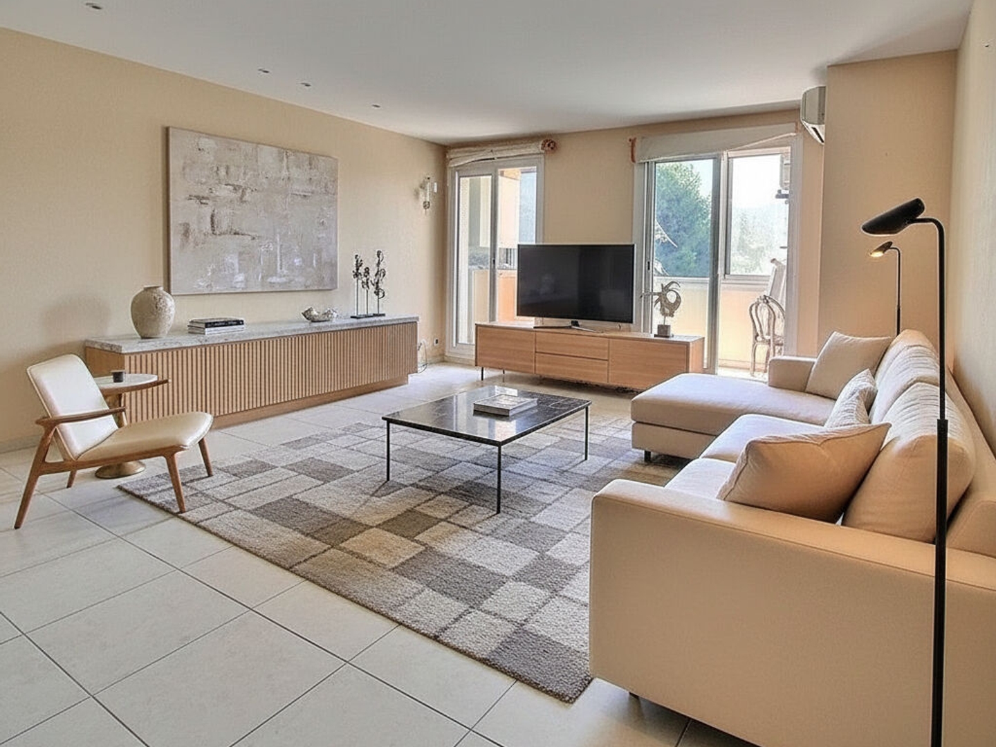 EXCLUSIVITE MARSEILLE 9 - SECTEUR MAZARGUES ? TRAVERSE DU PUITS - APPARTEMENT 2 CHAMBRES - TRAVERSANT - LUMINEUX - CALME ABSOLU - ASCENSEUR - LOGGIA - 2 PLACES DE PARKING PRIVATIVES - CAVE -