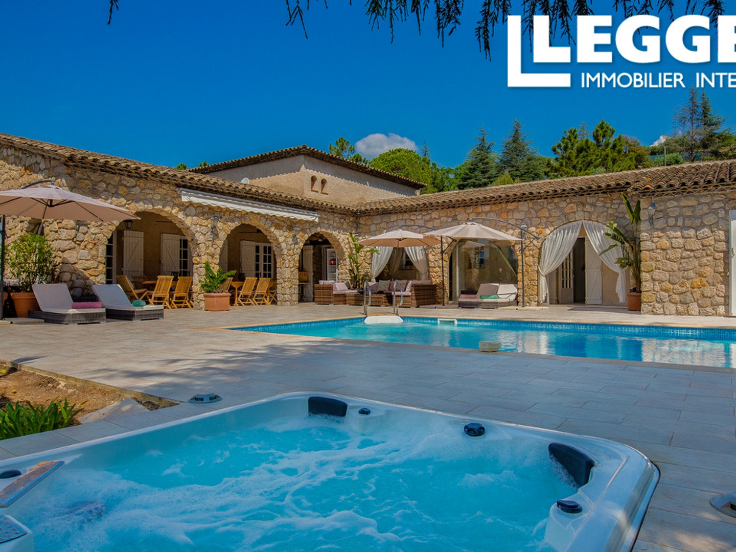 Maison 9 pièces 345 m²