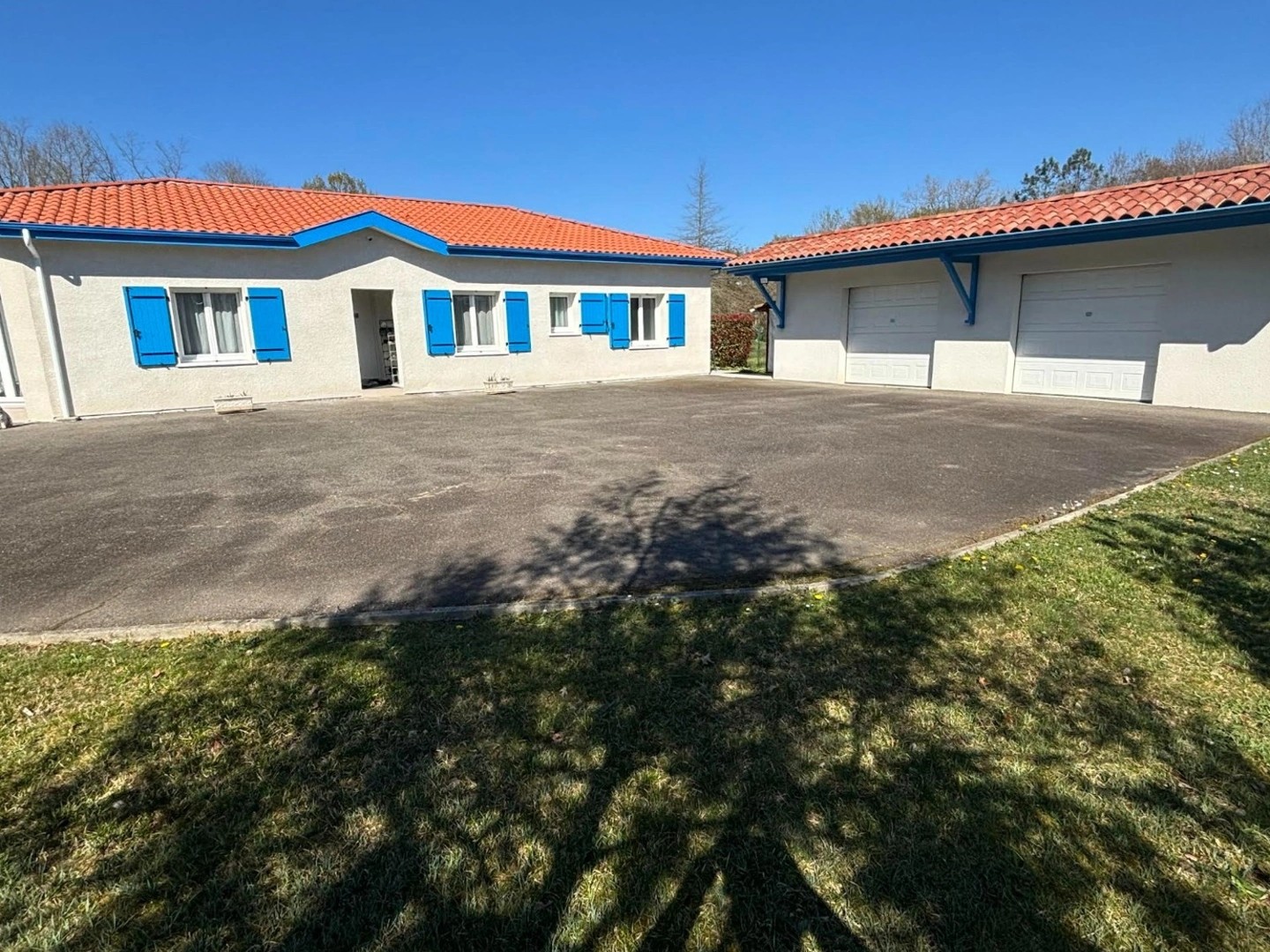 Maison à vendre 5 pièces LABATUT (40) contemporaine avec studio indépendant et double garage sur terrain arboré de plus de 6500m2