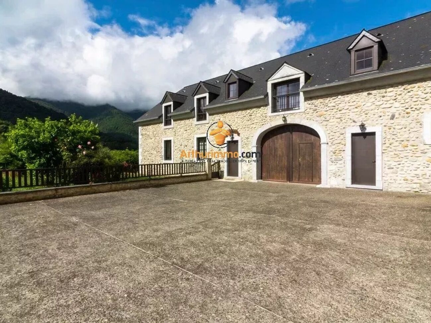 Maison 3 pièces 290 m²