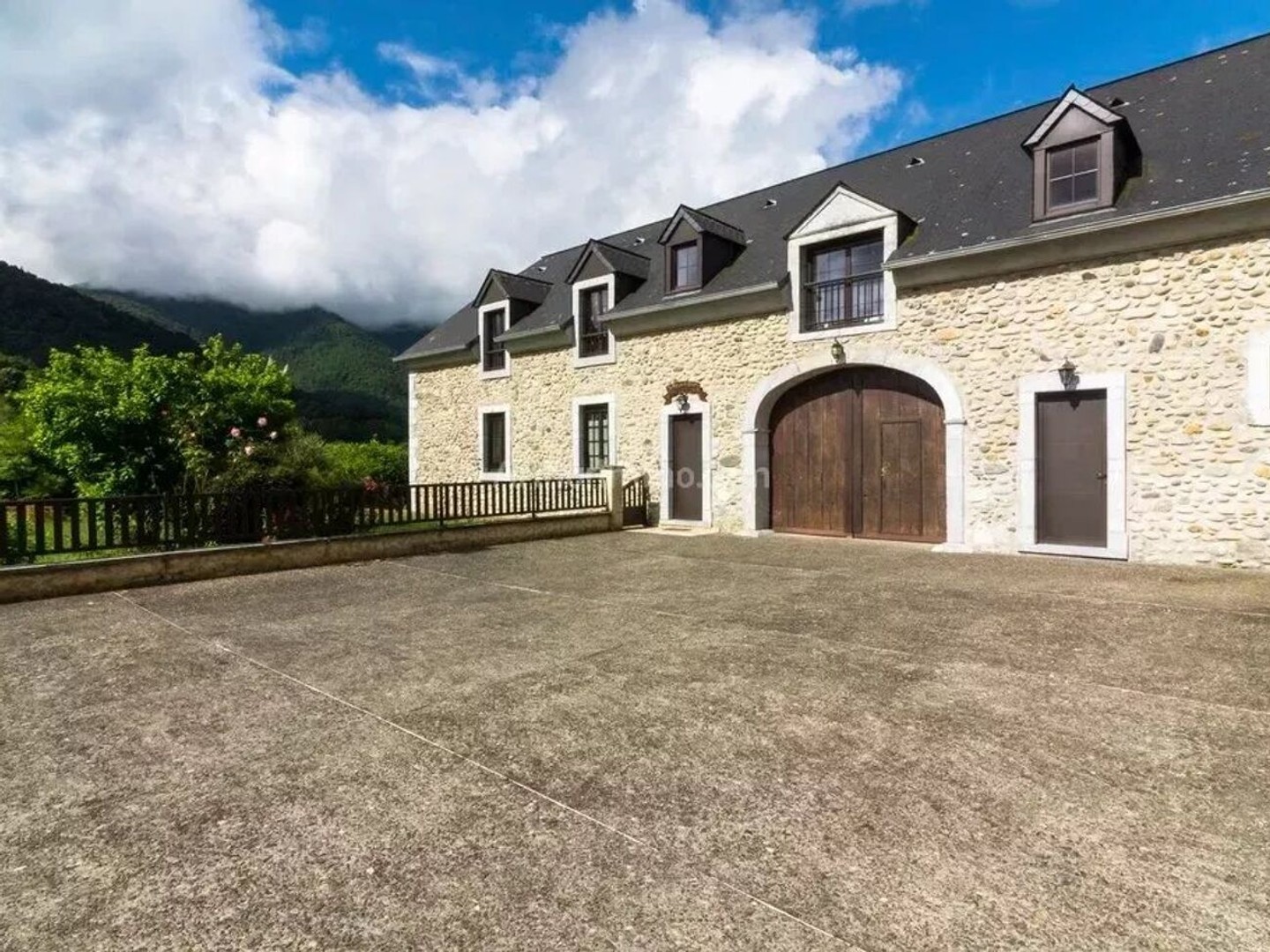 Maison 3 pièces 290 m²