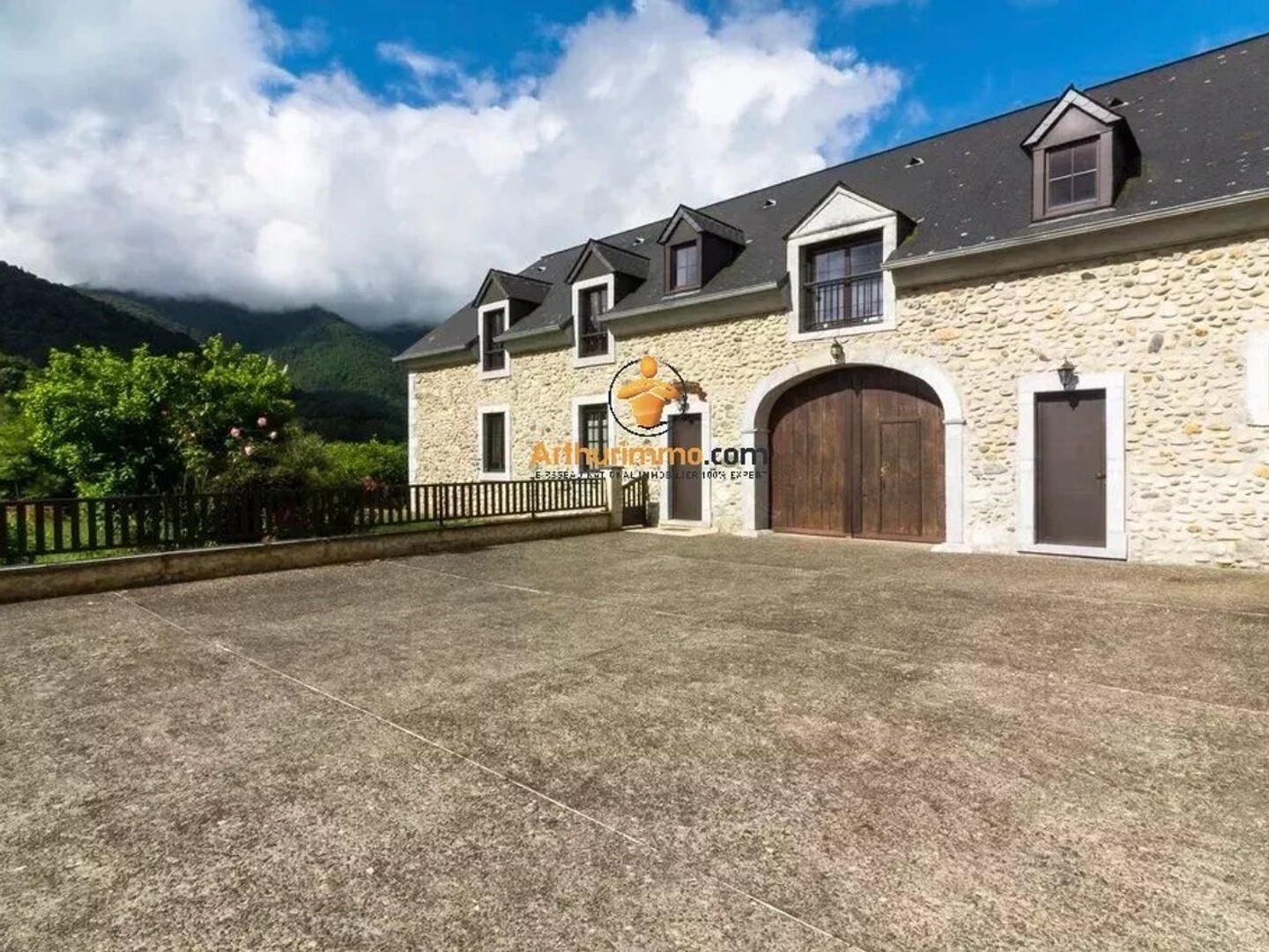 Maison 3 pièces 290 m²