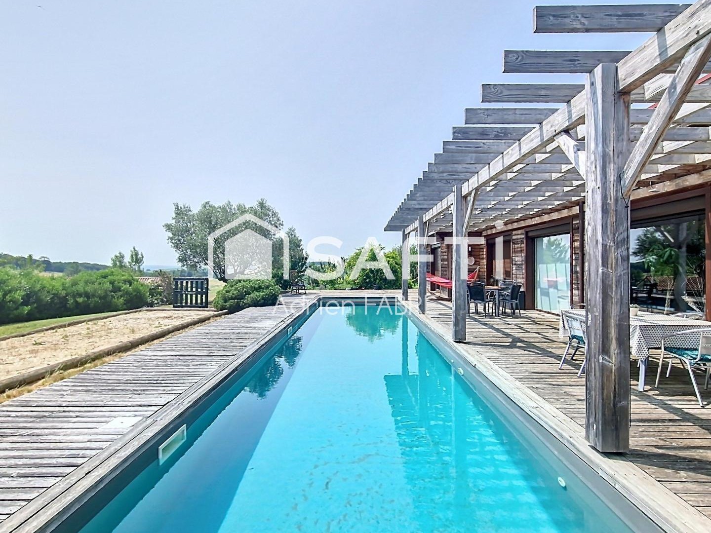 Maison contemporaine T5 de 176m² avec vue panoramique .