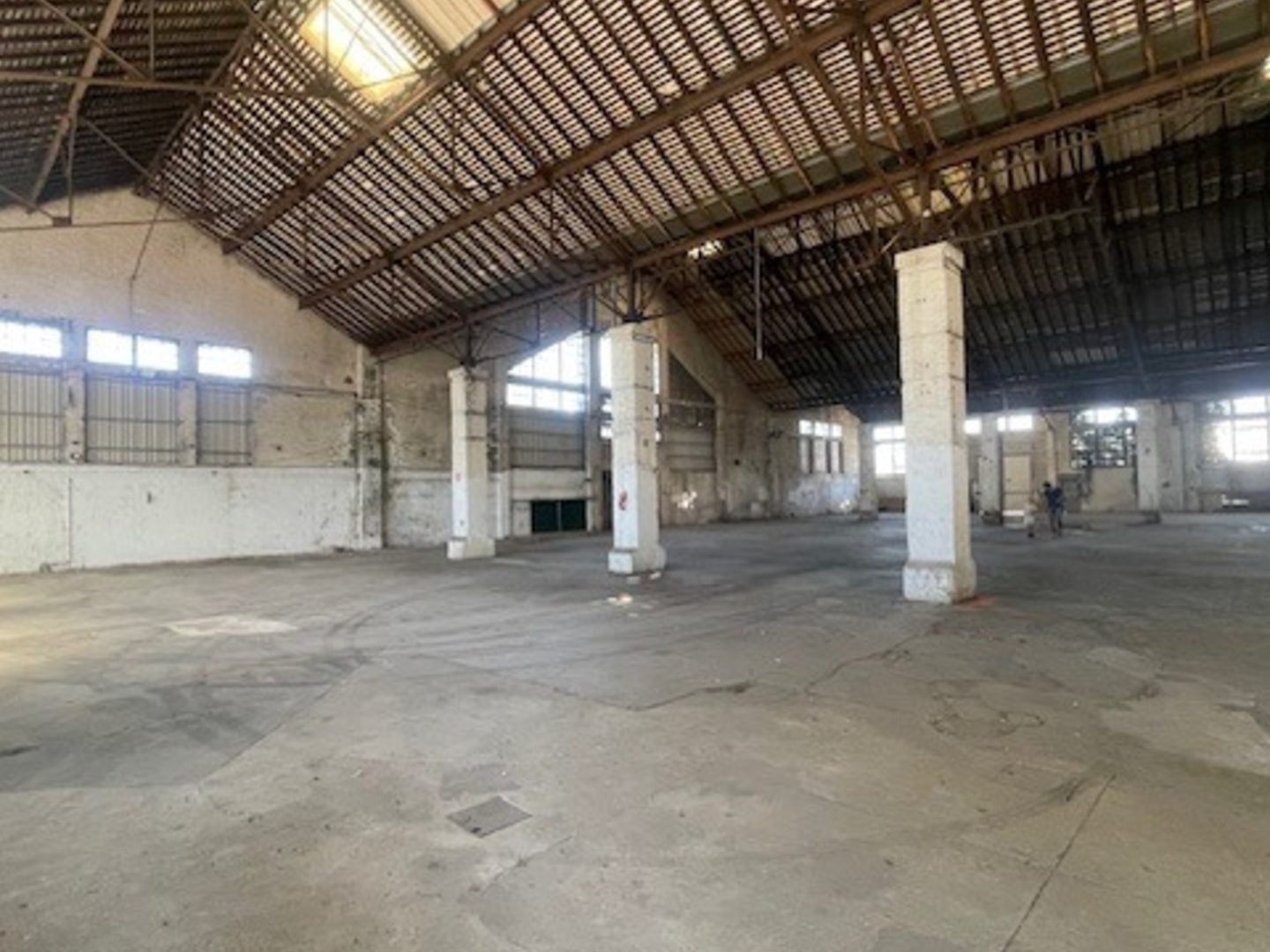Bureaux à vendre - 2500m2 - Tarbes (65000)