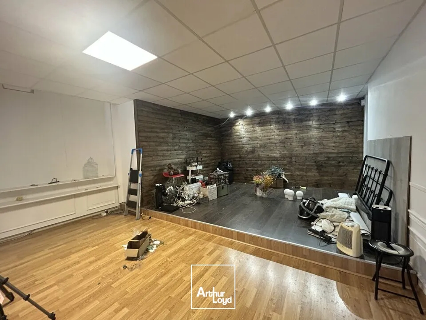 Locaux à vendre - 3 pièces - 142m2 - Chalon-Sur-Saône (71100)