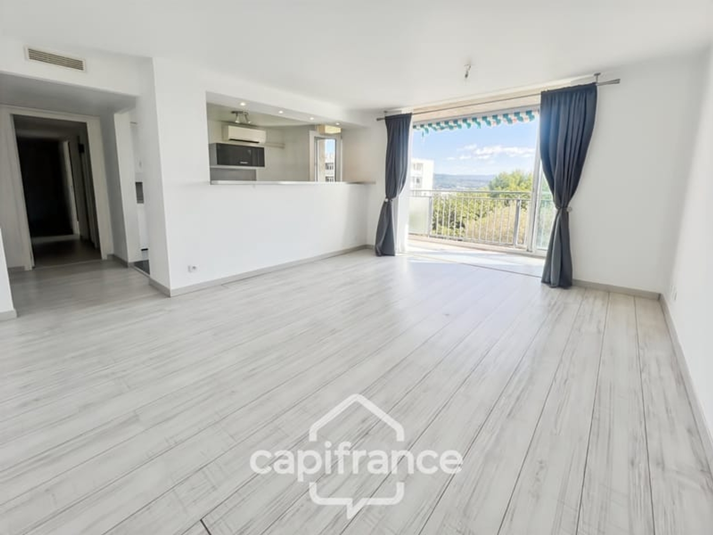 Appartement à vendre 4 pièces LA CIOTAT (13) - terrasse vue mer - cave - au calme - à pieds centre ville