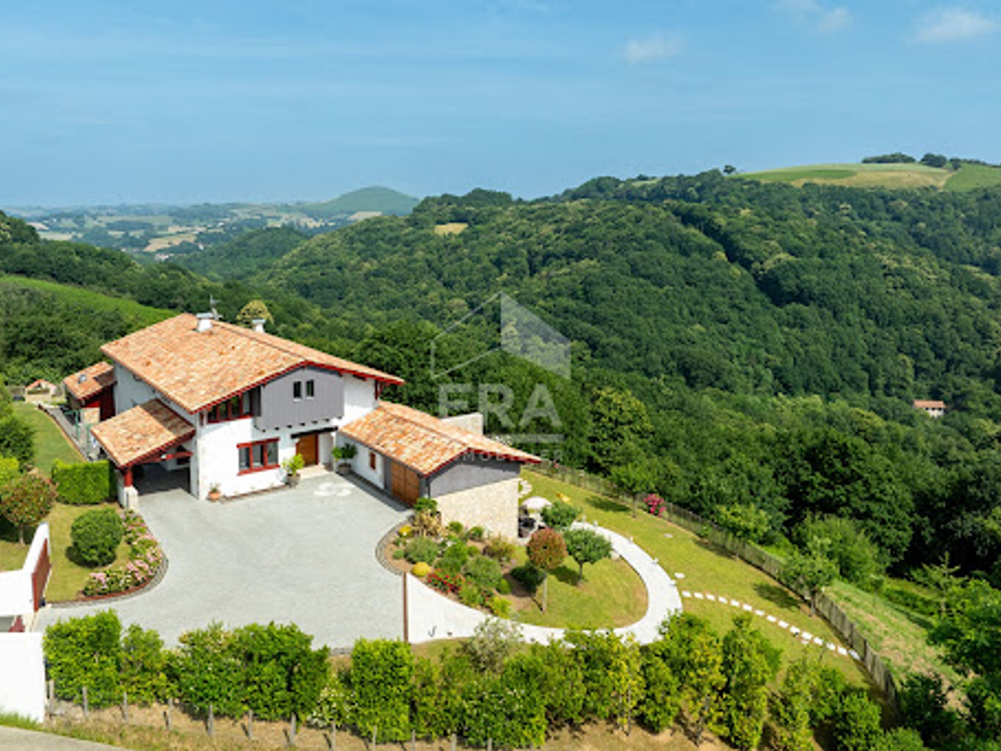 Maison 7 pièces 340 m²