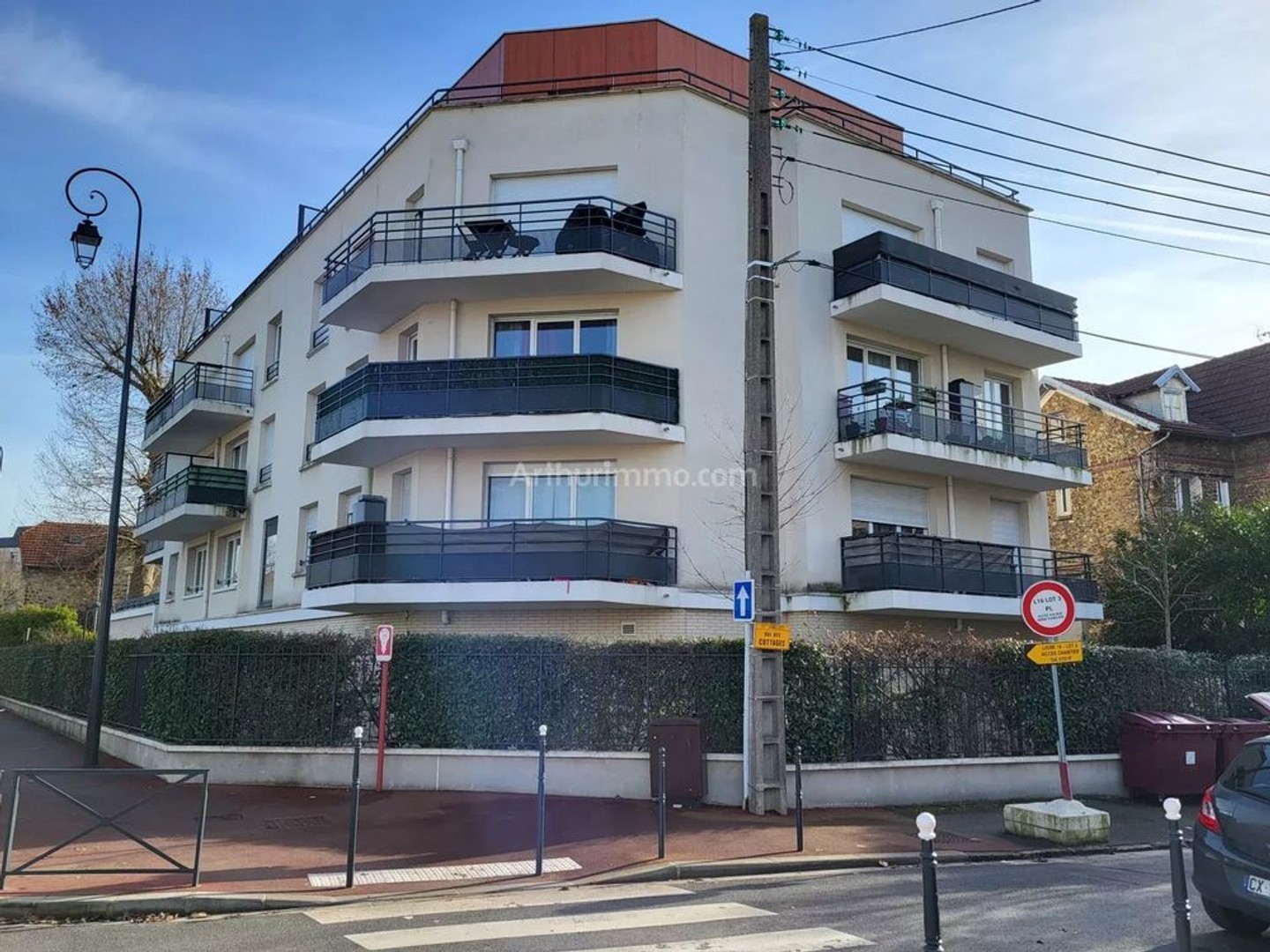 Élégant Deux Pièces avec Balcon et Parking dans Résidence de Sta
