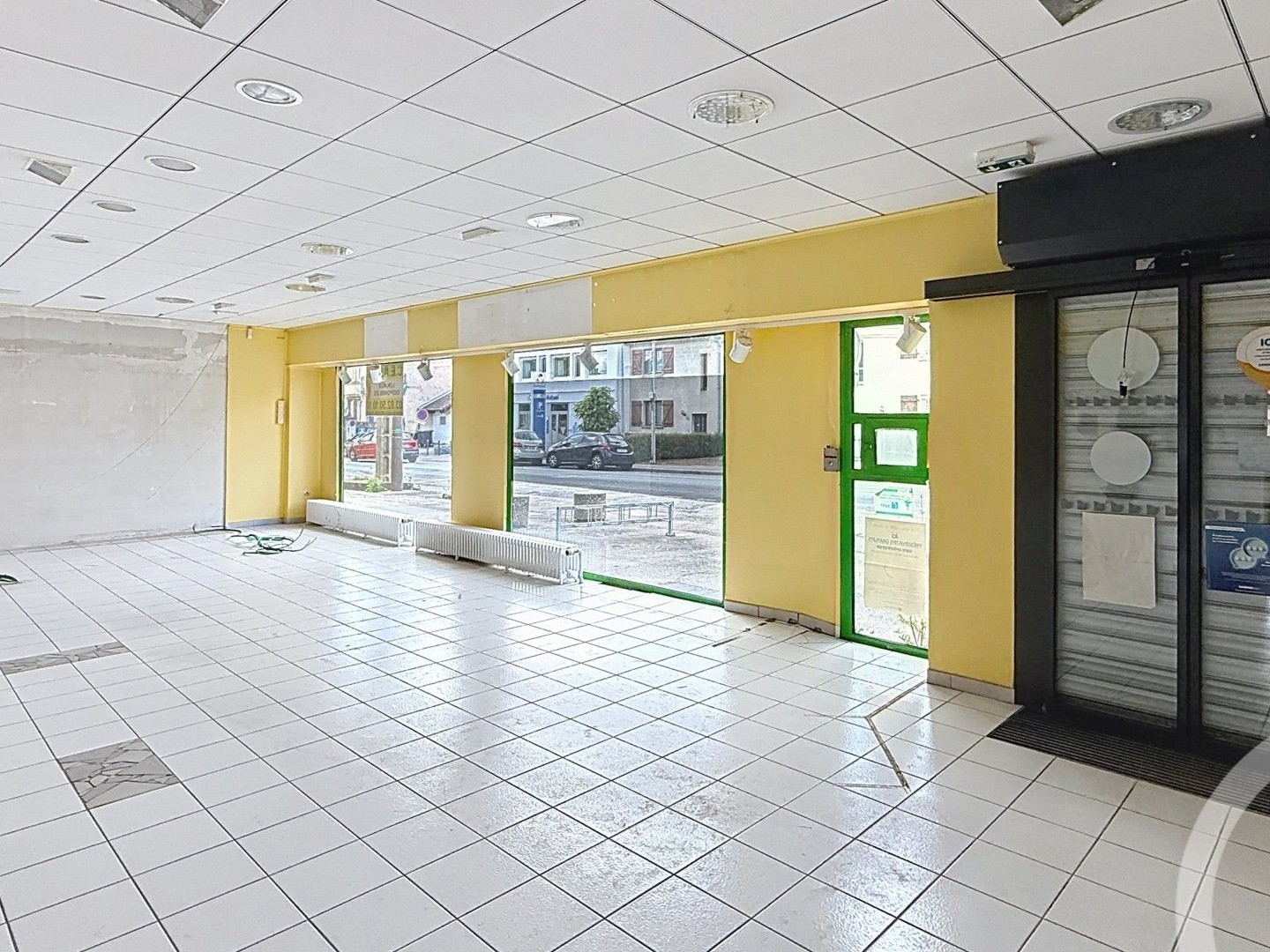 Local commercial 219 m²