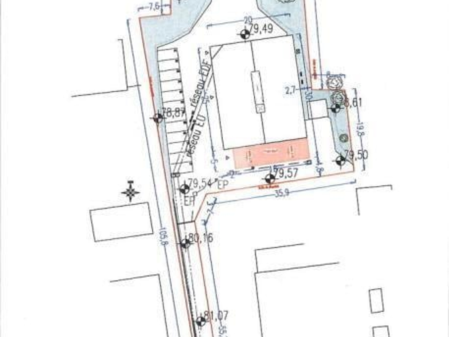 A vendre : bâtiment indépendant sur son terrain clos