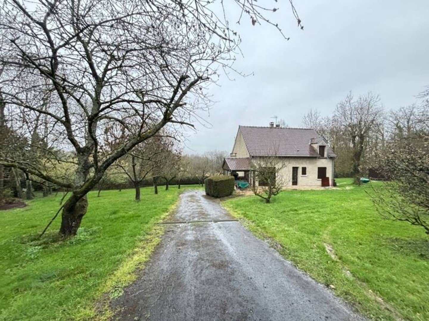 Maison avec 5500 m² de terrain a la ferte gare a pied