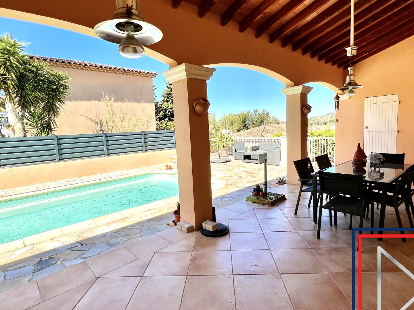 Maison à vendre - 6 pièces - 160m2 - Six-Fours-Les-Plages (83140)