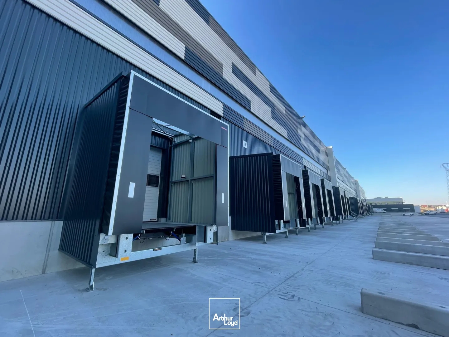 Magasin à vendre - 12294m2 - Ennery (57365)