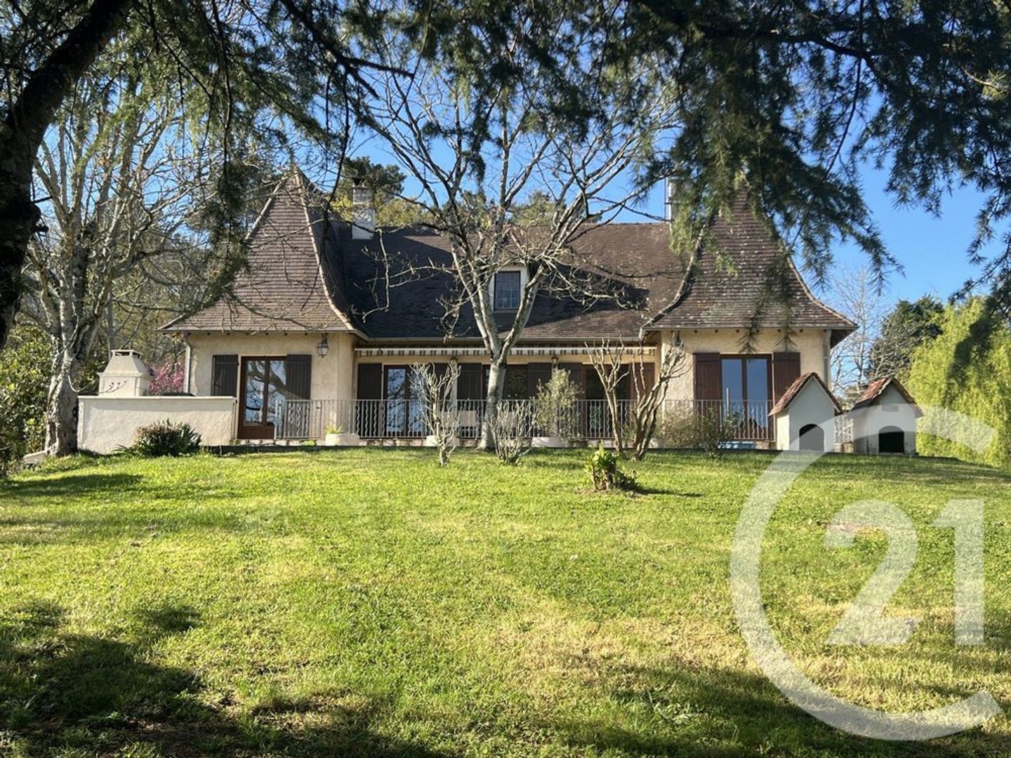 Maison 4 pièces 395 m²