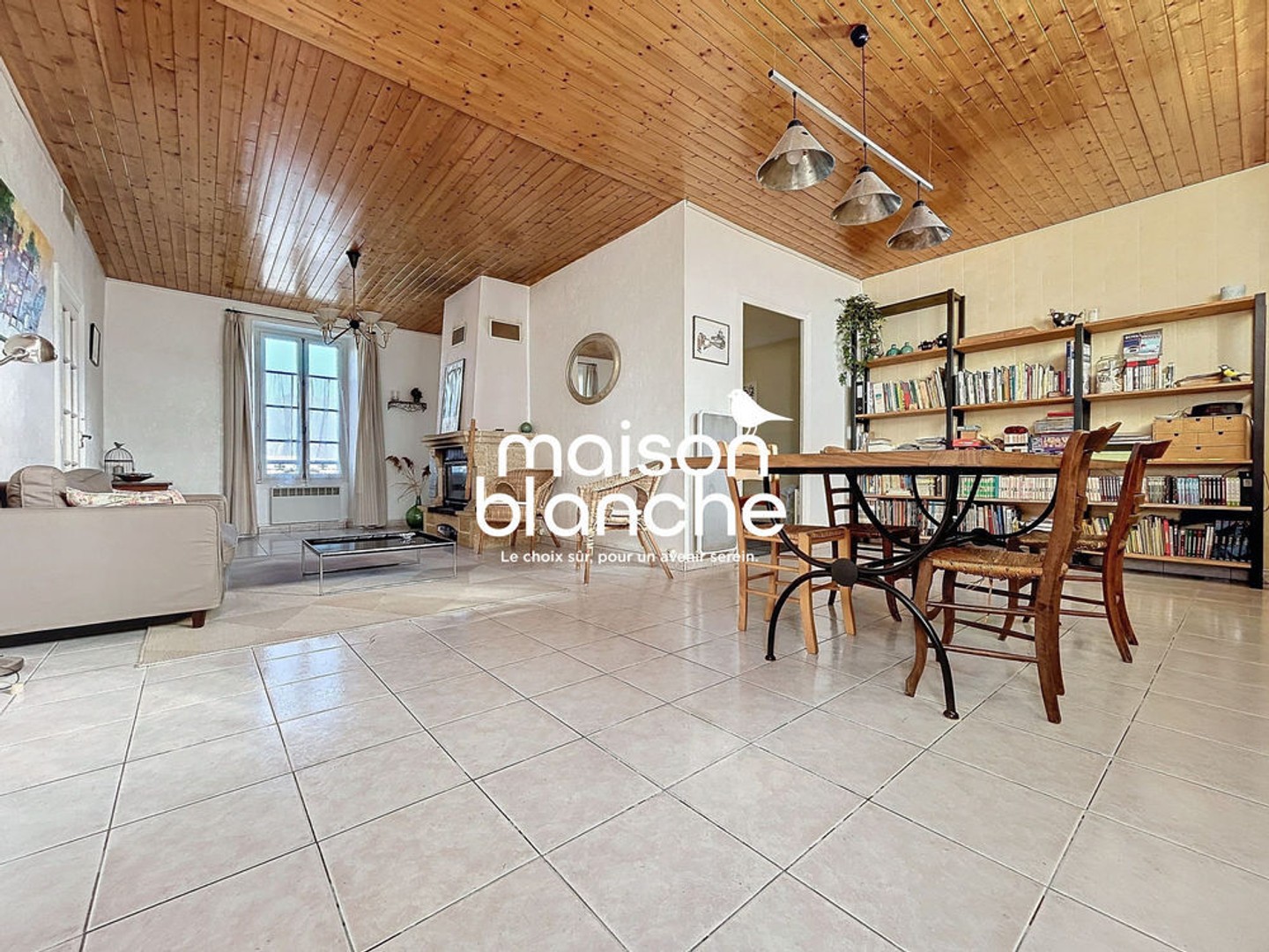 AXE SURGERES/ROCHEFORT - CHARENTAISE 7 PIÈCES AVEC JARDIN CLOS