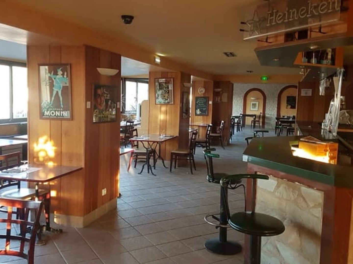 AXE CHATEAUROUX LIMOGES - MURS COMMERCIAUX HOTEL BAR RESTAURANT avec LOGEMENT
