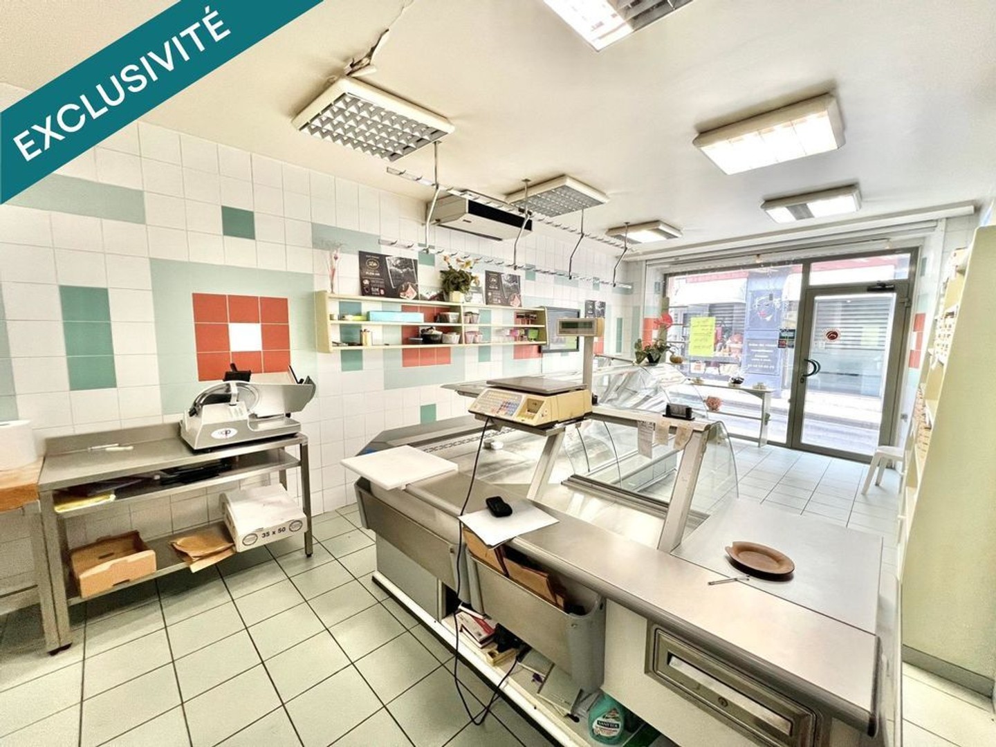 CHARCUTERIE TRAITEUR AVEC APPARTEMENT A REHABILITER