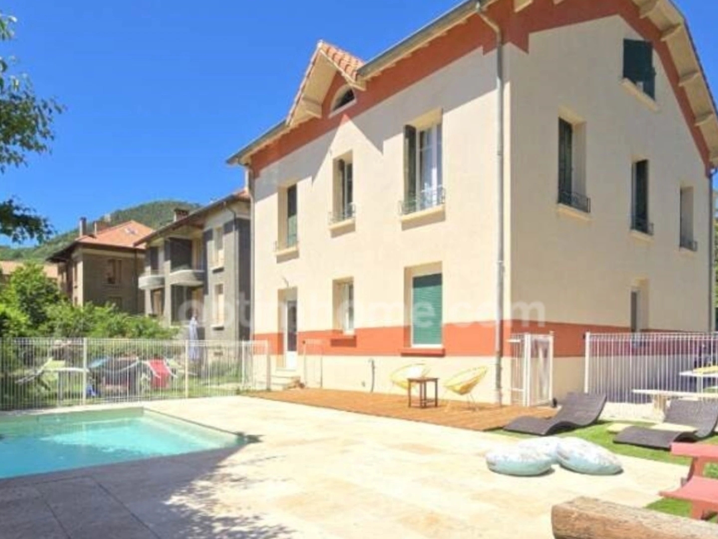 Maison à vendre - 10 pièces - 240m2 - Digne-Les-Bains (04000)