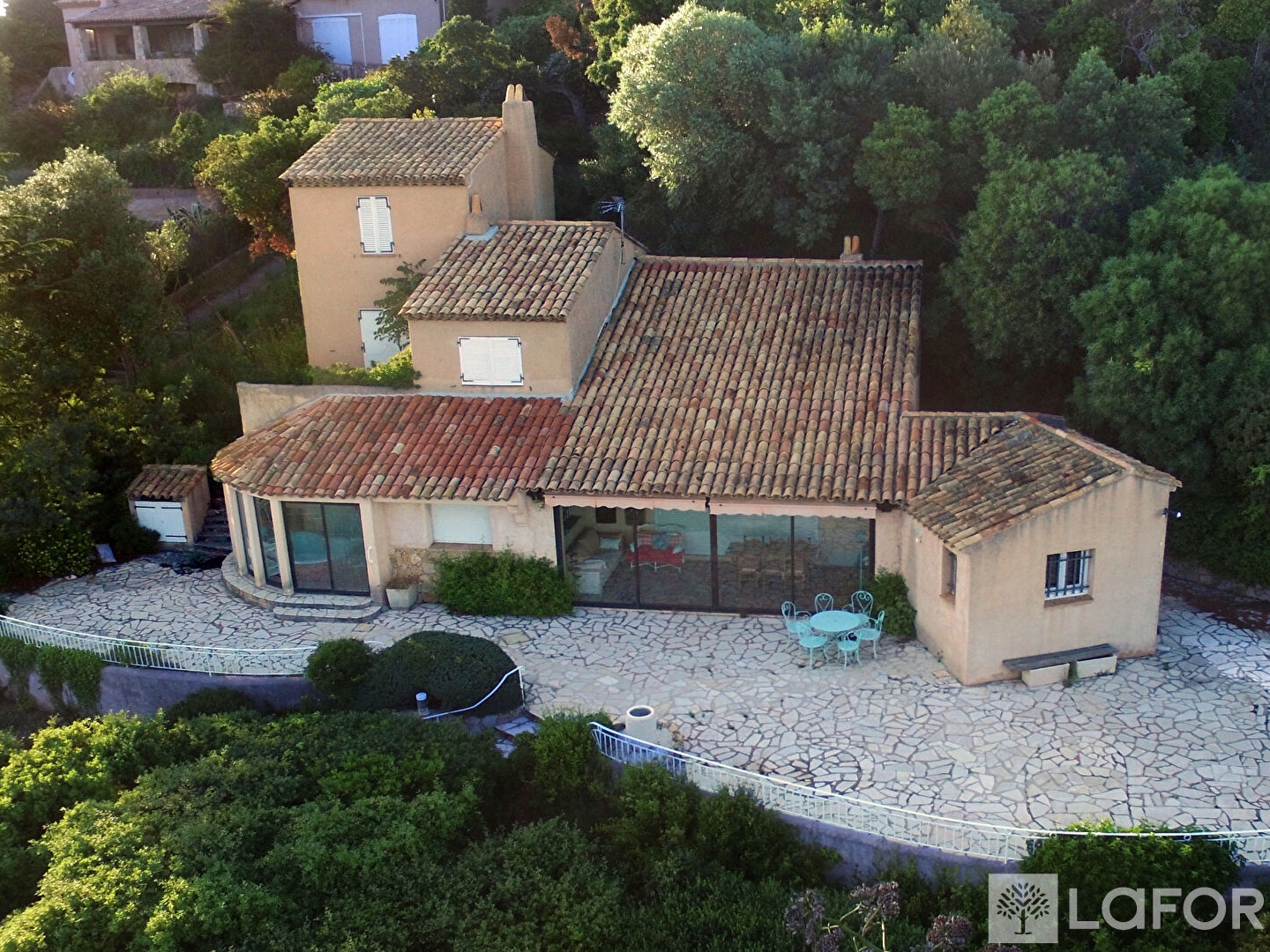 Maison à vendre - 6 pièces - 145m2 - Saint-Raphaël (83530)