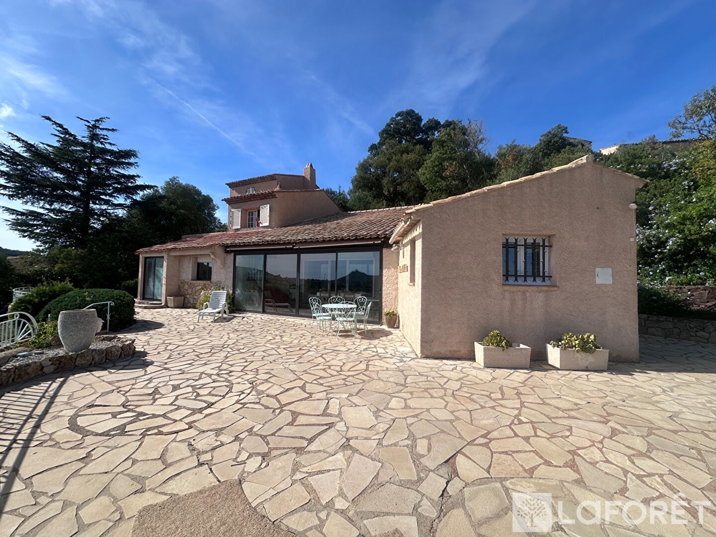 Maison à vendre - 6 pièces - 145m2 - Saint-Raphaël (83530)
