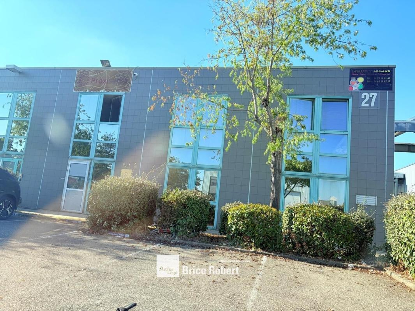 Bureaux à vendre avec surface de stockage et accès indépendant à Bron