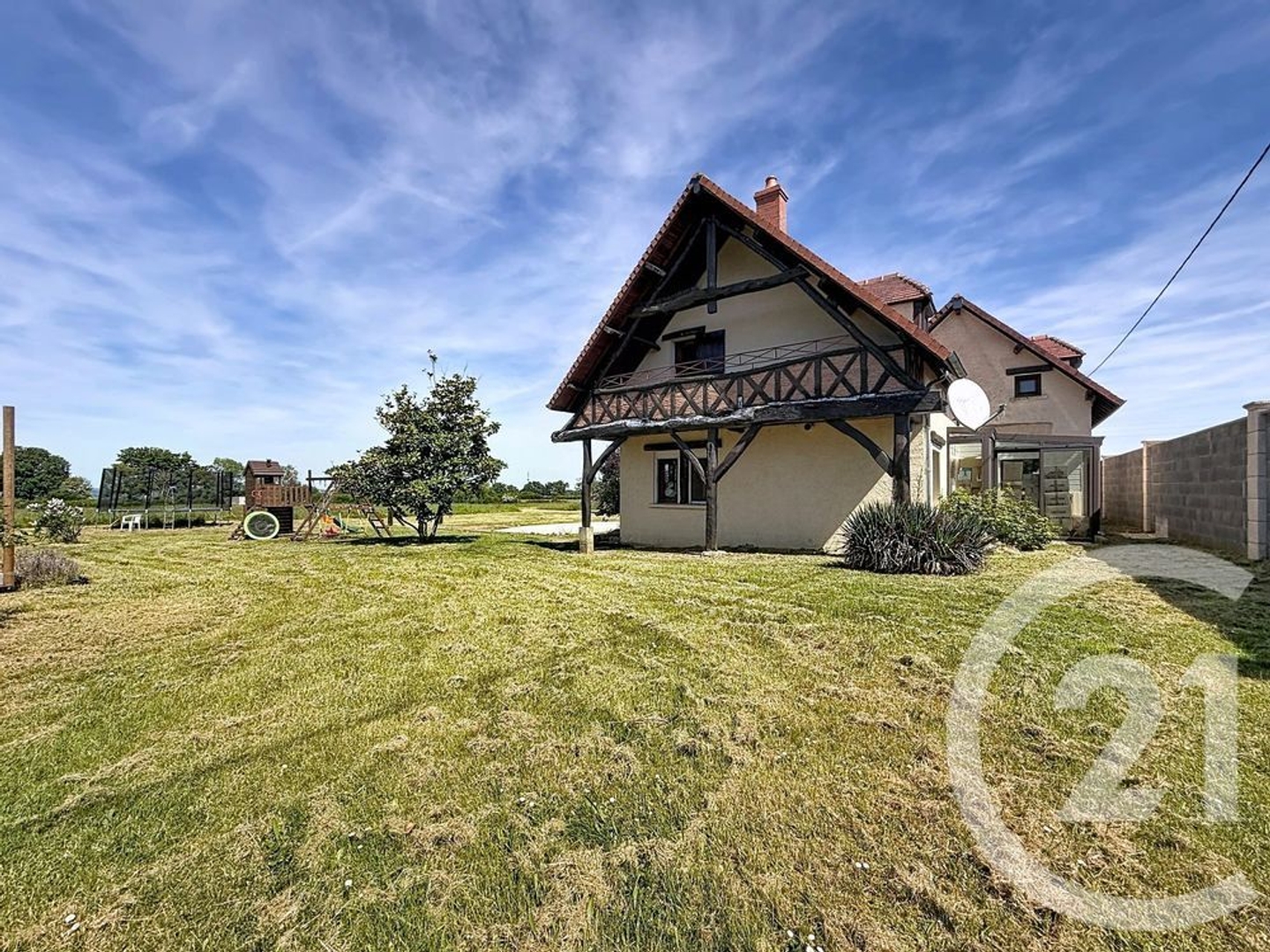 Maison à vendre - 6 pièces - 215m2 - Saint-Gérand-De-Vaux (03340)