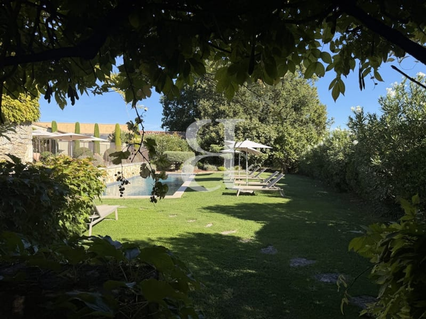 Maison à vendre - 20 pièces - 620m2 - Oppède (84580)