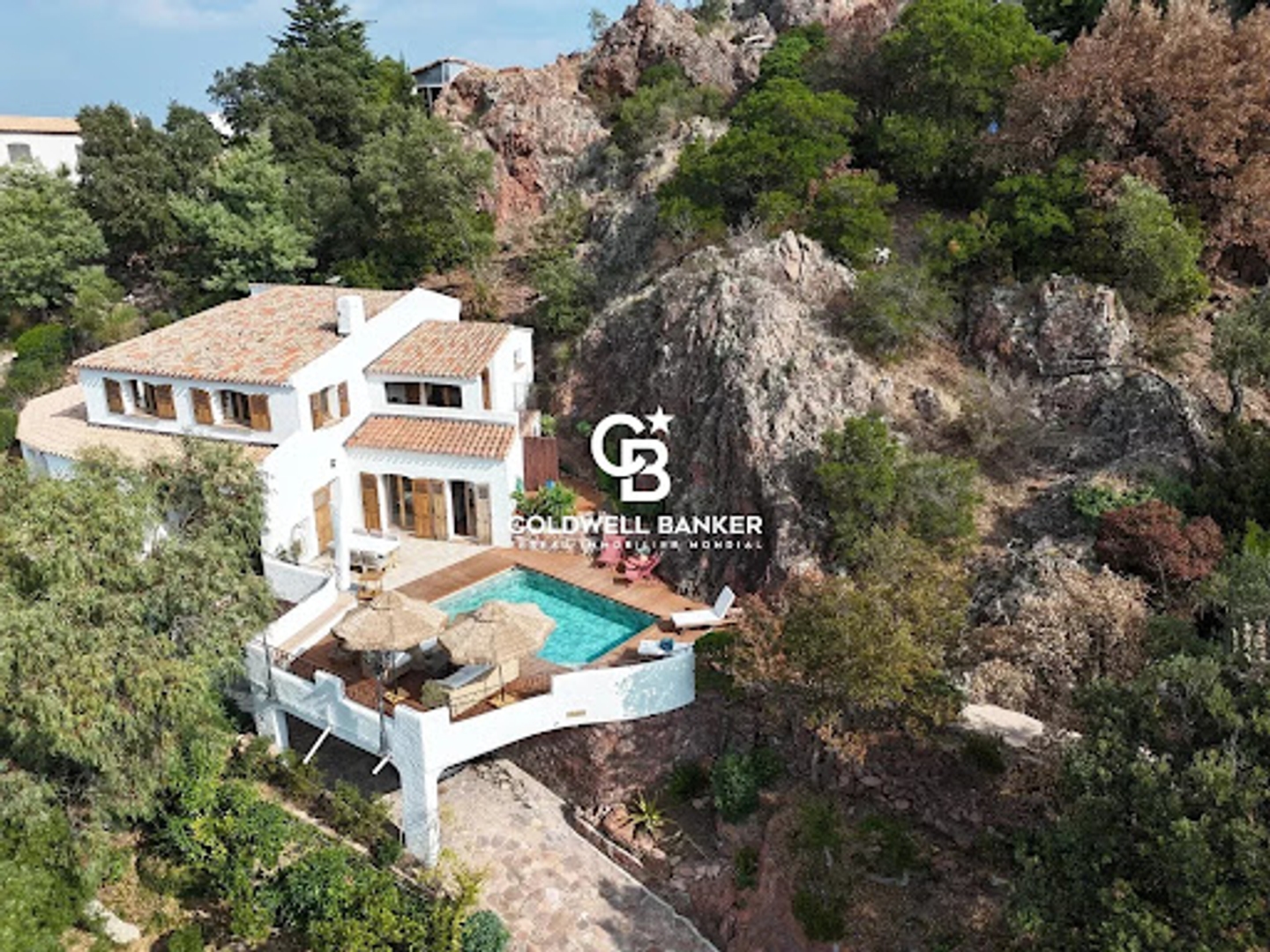 Maison à vendre - 7 pièces - 195m2 - Fréjus (83600)