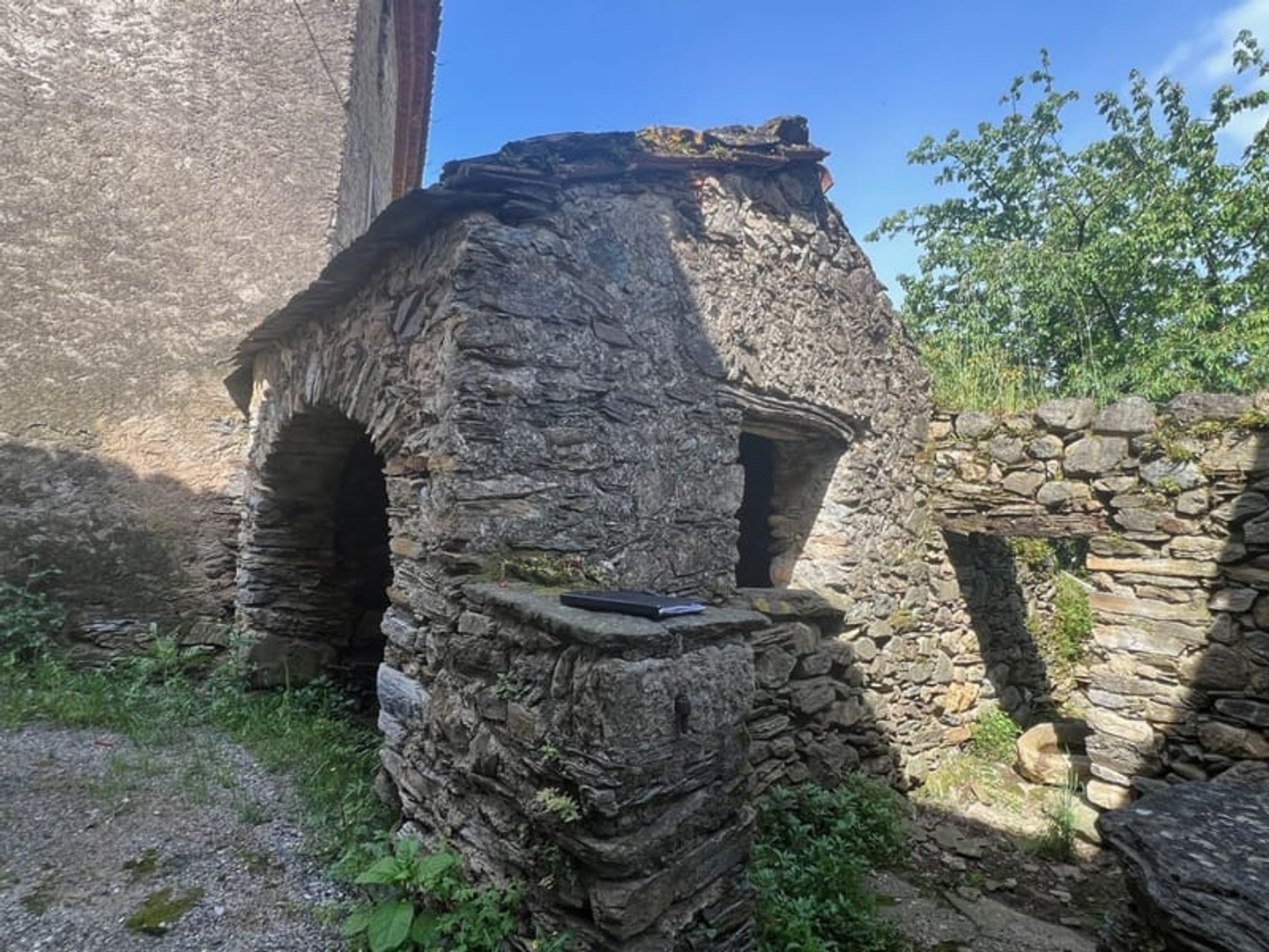 Maison de village Ensemble bâtiments en pierres