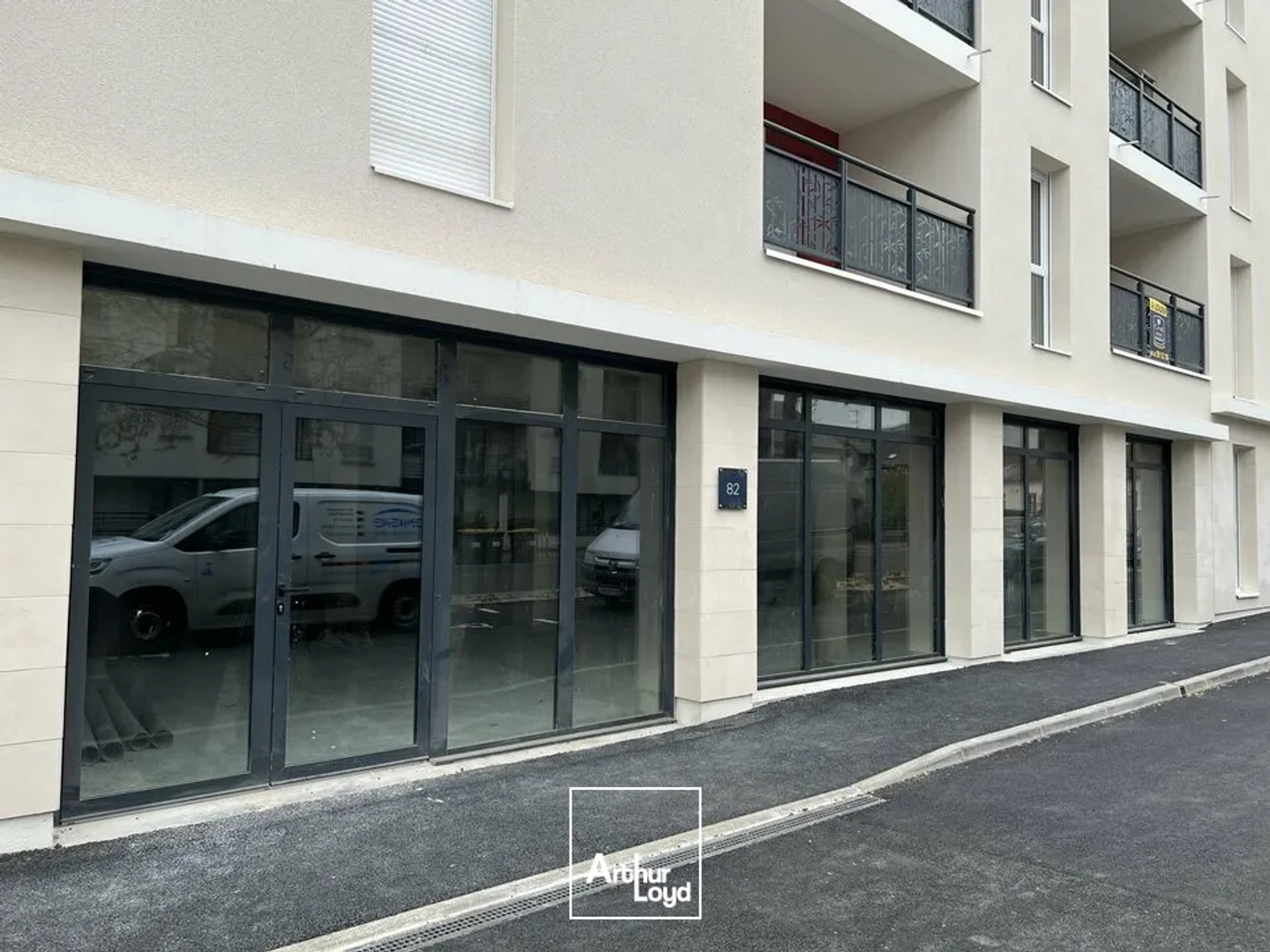 JOUE-LES-TOURS LOCAL COMMERCIAL NEUF A VENDRE 173 M² VISIBILITE TRAMWAY