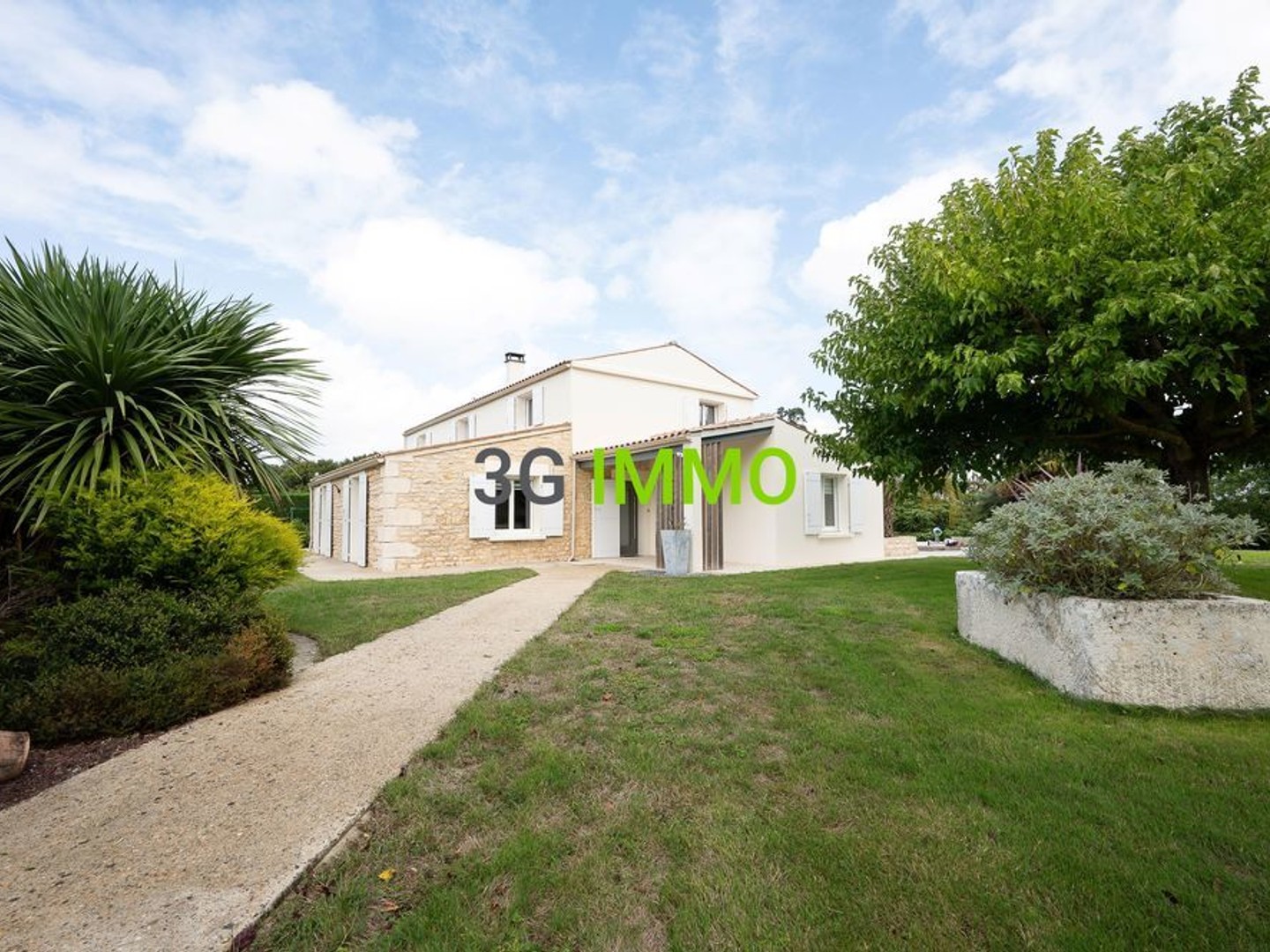 Maison à vendre - 8 pièces - 168m2 - Saint-Agnant (17620)