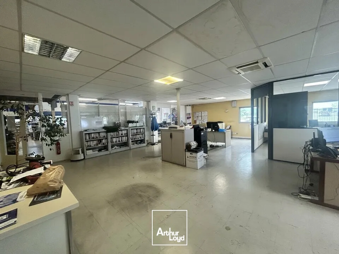 A VENDRE ZI Nord Bâtiment de 1100 m²