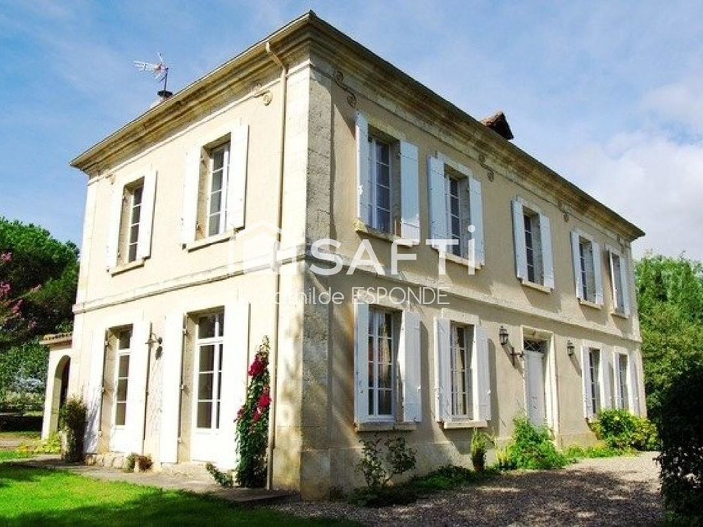 Domaine avec maison 236 m² et installations équestres et dépendances