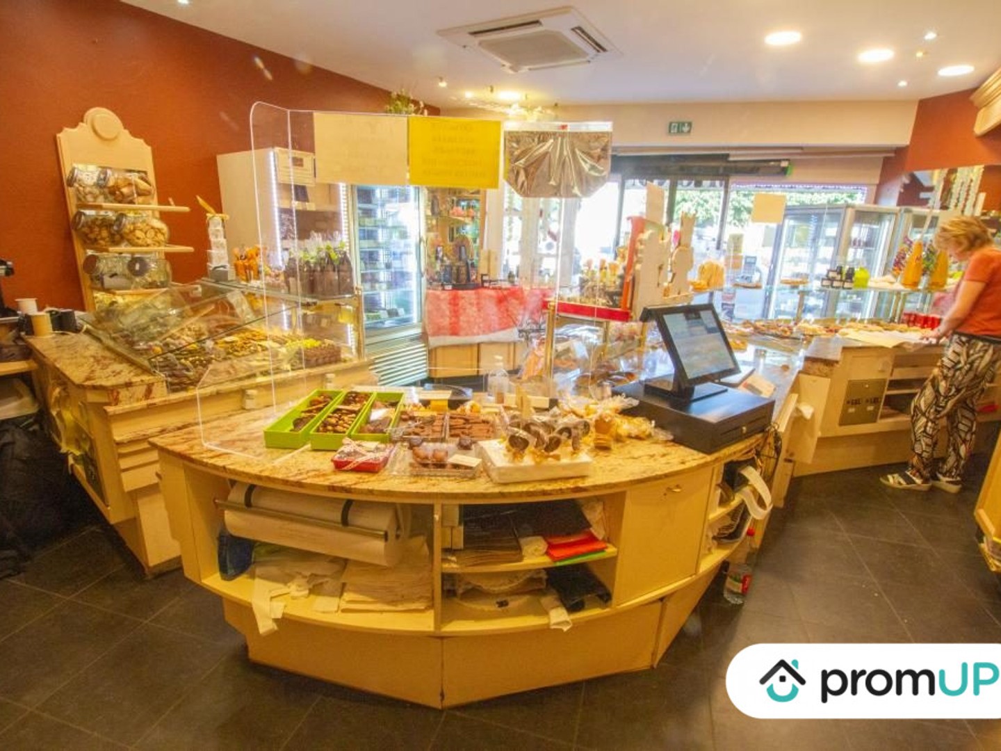 Local commercial 3 pièces 200 m²